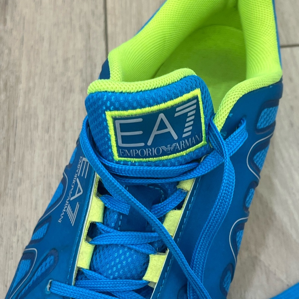 Sneakers - Picture 2 of 3